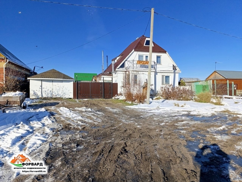 Продаётся 5-ти комн., 2-х этажный, благоустроенный дом с газ отопл. по ул. Полевая.