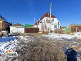 Продаётся 5-ти комн., 2-х этажный, благоустроенный дом с газ отопл. по ул. Полевая.